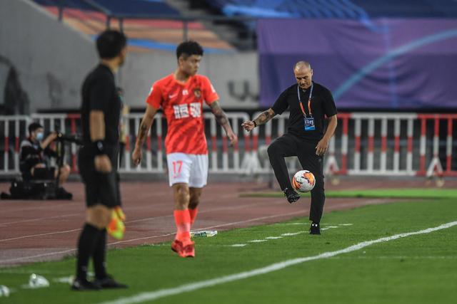 王哲林消极行为引发争议 上海不敌福建1胜3负